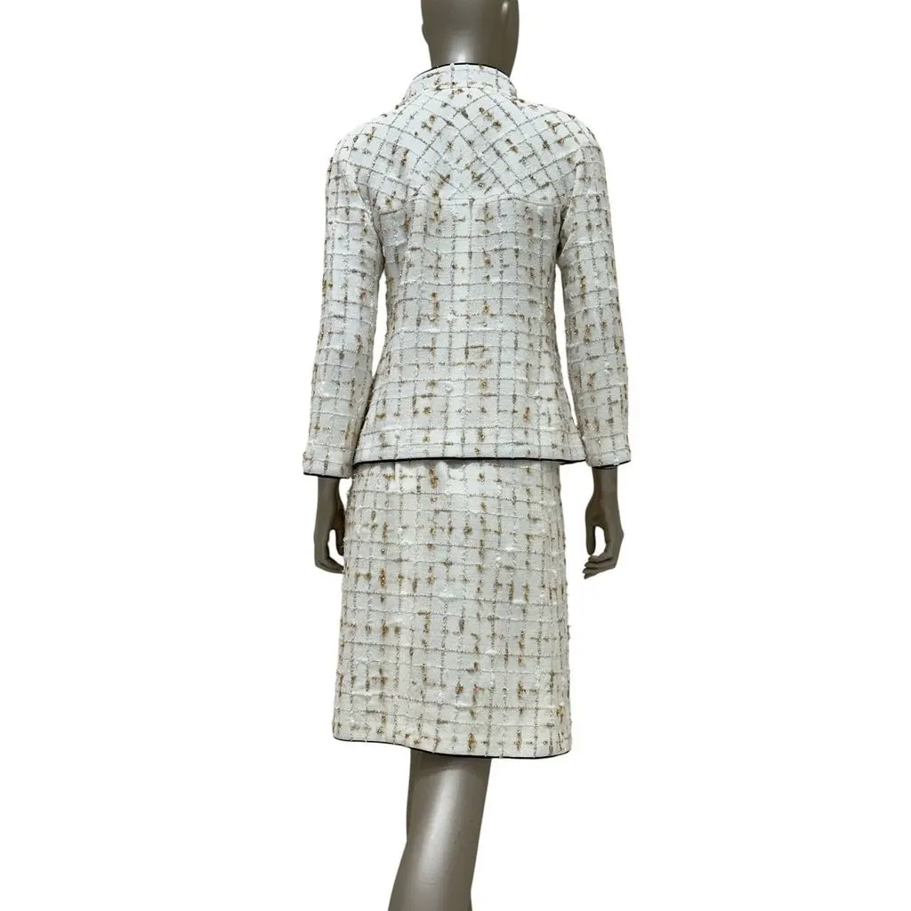 Chanel 2019P White Tweed Jacket Skirt Suit Black Bow Trim Size 38 Pre-owned Black Tweed Good - Back View