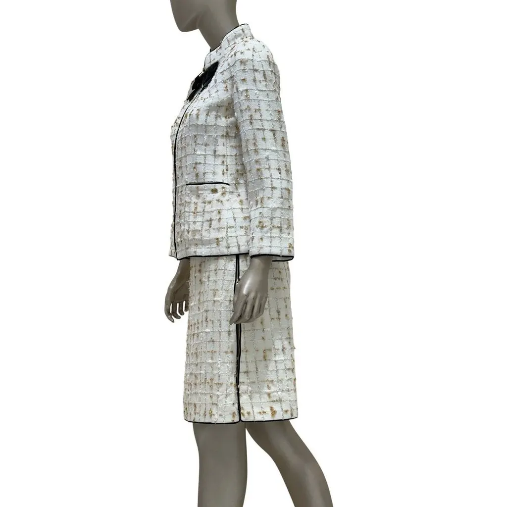 Chanel 2019P White Tweed Jacket Skirt Suit Black Bow Trim Size 38 Pre-owned Black Tweed Good - Model View