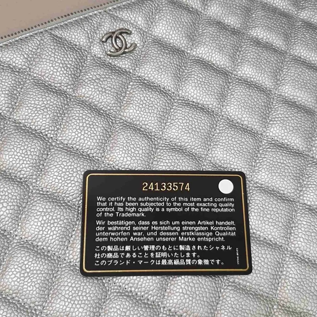 Chanel Chanel Silver Grain Leather Clutch Bag Pre-Owned Silver Leather Good - Inside View
