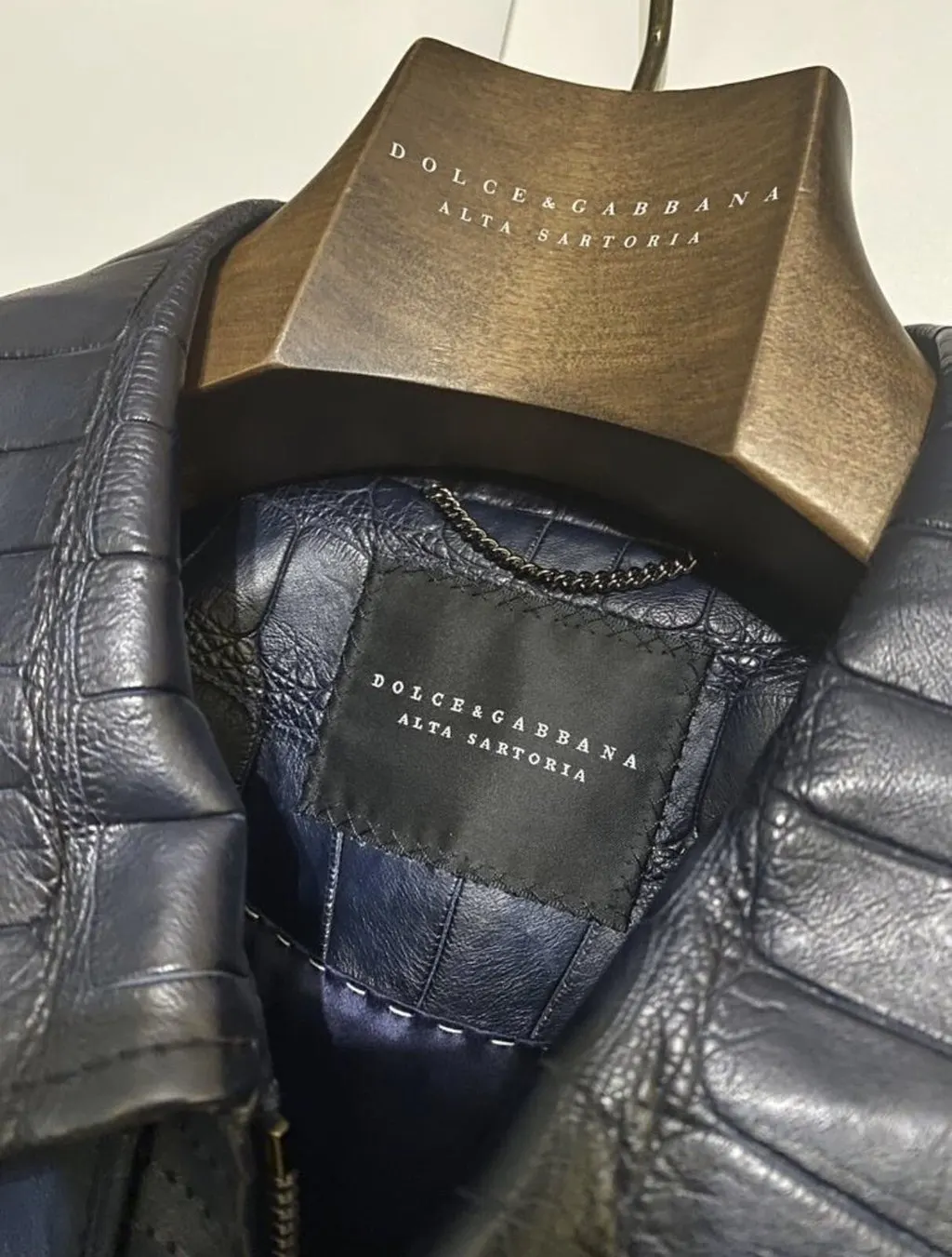 Dolce & Gabbana Dolce and Gabbana Navy Crocodile Print Lambskin Bomber Jacket Sz.48-50 Pre-Owned Navy Leather Good - Inside View