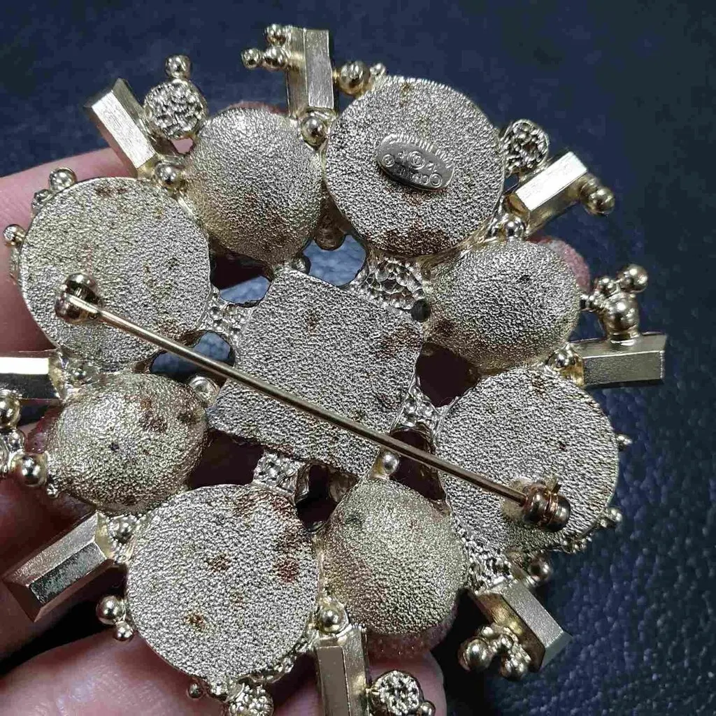 Chanel 12P Artificial pearl Brooch Pre-Owned Orange Good - Box View