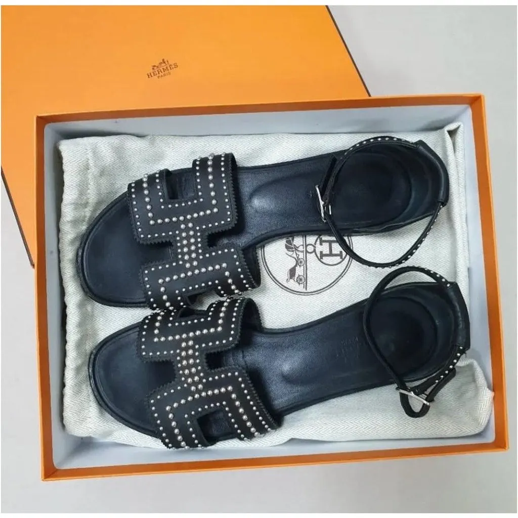 Hermès Black Leather Santorini Ankle Wrap Sandals Size 37 pre-owned Black Leather Good - Model View