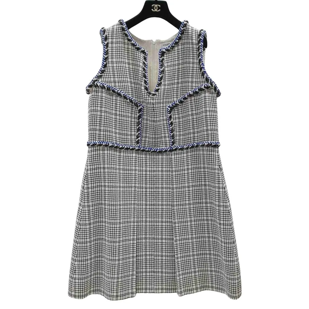Chanel White Blue Sleeveless Chevron Trim Shift Silver Tweed Dress Sz.46 Pre-owned White Tweed Good - Front View