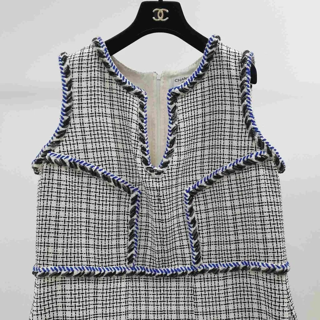 Chanel White Blue Sleeveless Chevron Trim Shift Silver Tweed Dress Sz.46 Pre-owned White Tweed Good - Back View