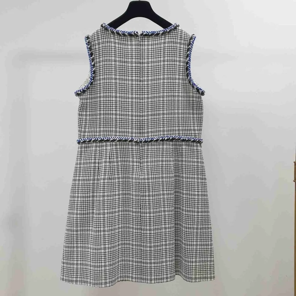 Chanel White Blue Sleeveless Chevron Trim Shift Silver Tweed Dress Sz.46 Pre-owned White Tweed Good - Model View