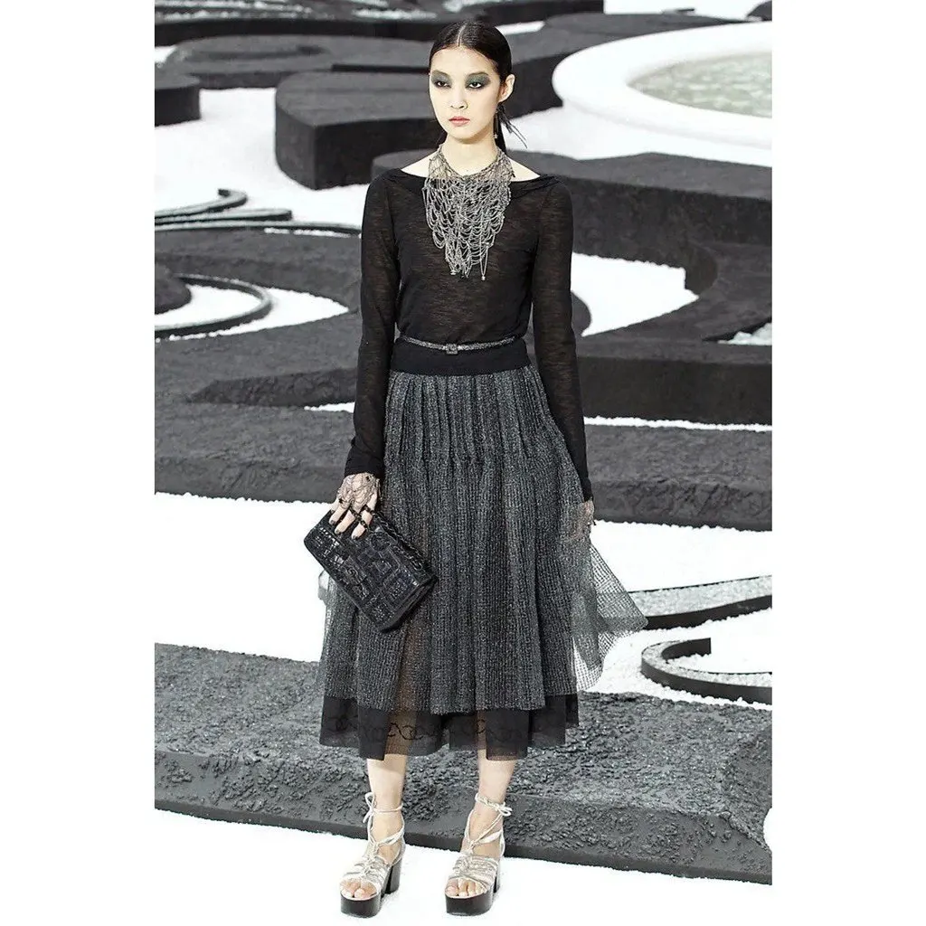 Chanel 2011 Black Viscone Top Sz.36 Pre-owned Black Good - Back View