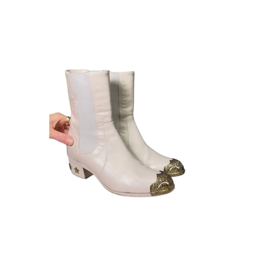Chanel Paris-Dallas Beige Leather Ankle Boots - Size 37 Pre-owned Beige Leather Good - Front View