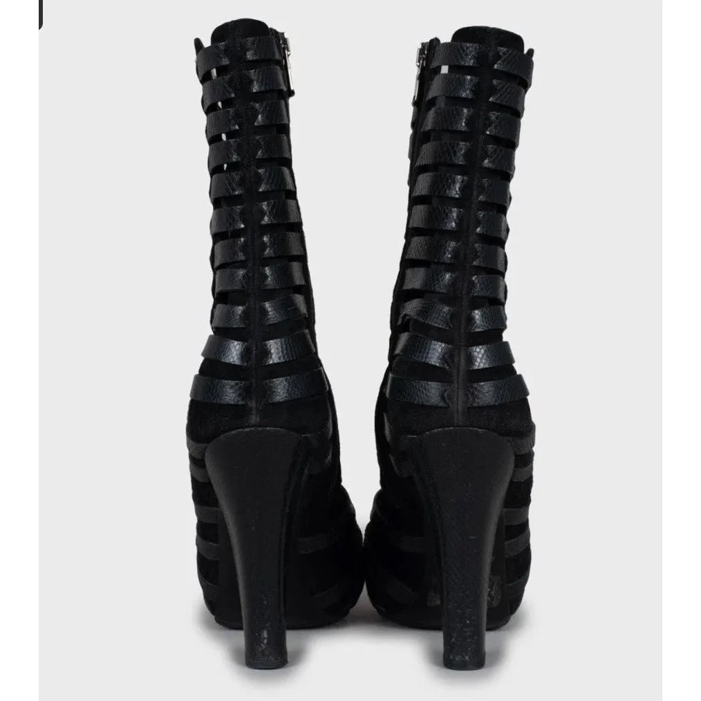 Bottega Veneta Black Suede Ankle Boots - Size 37 Pe-owned Black Suede Good - Model View
