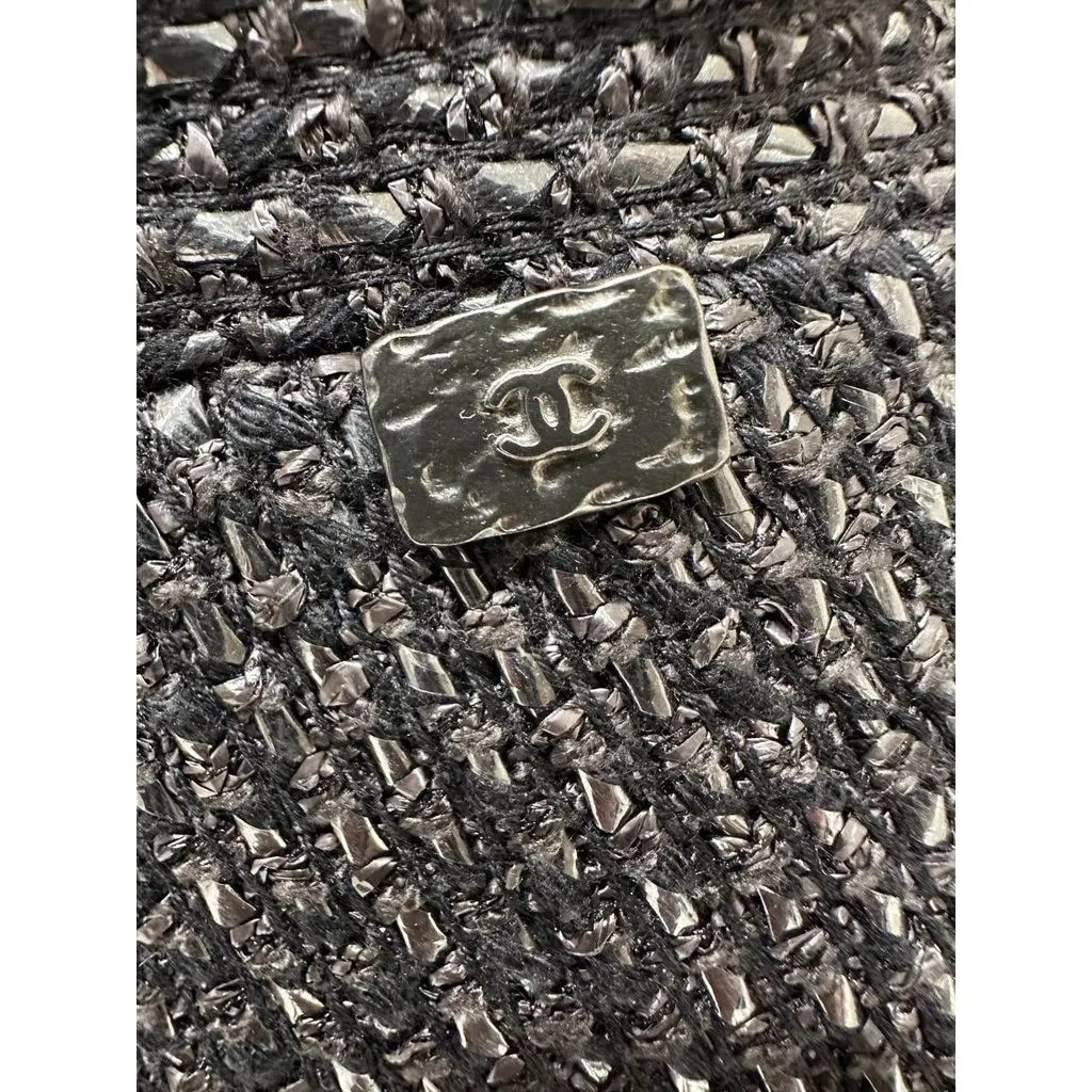 Chanel 2014 Black Tweed Mid-Length Skirt - Size 36FR Pre-owned Black Tweed Good - Inside View