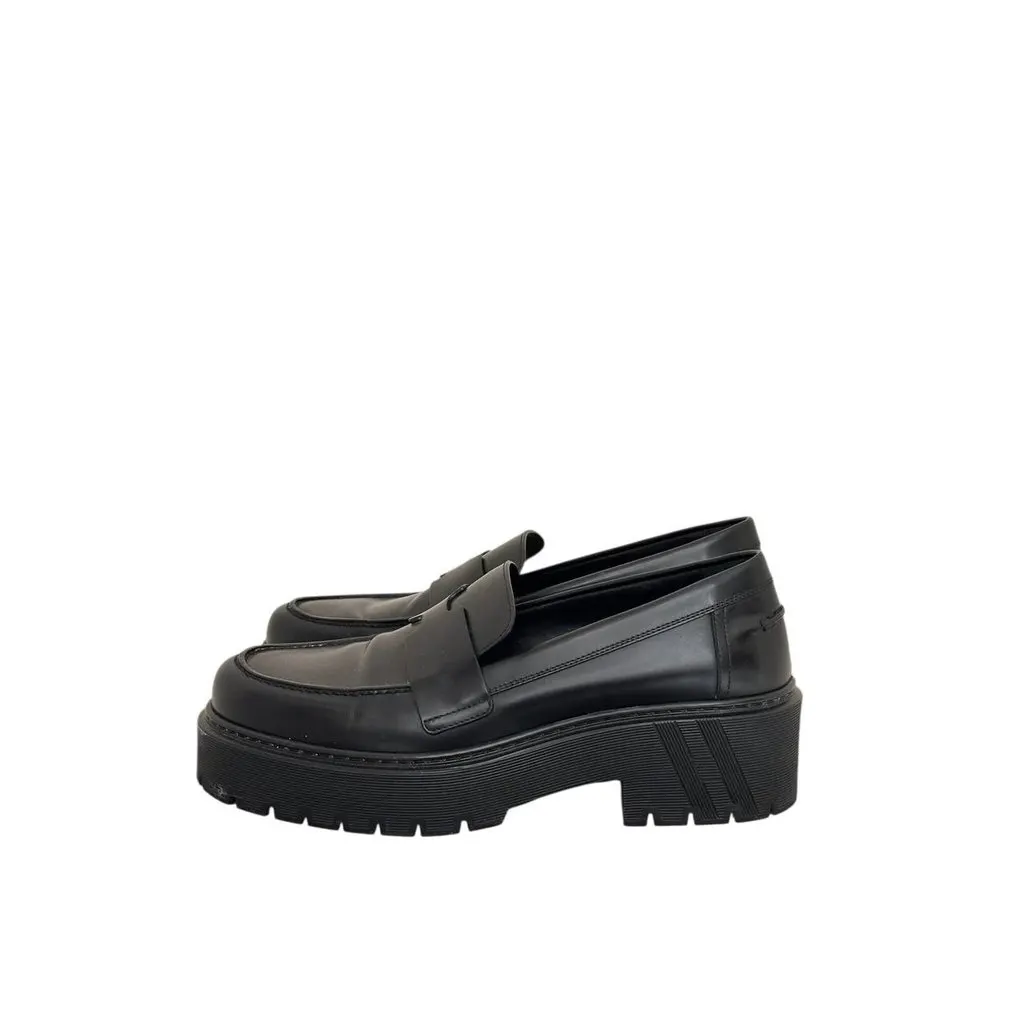 Hermès Elegant Hermes Hitch Loafers - Black Glacéd Calfskin - Size 39 Pre-owned Black Leather Good - Front View