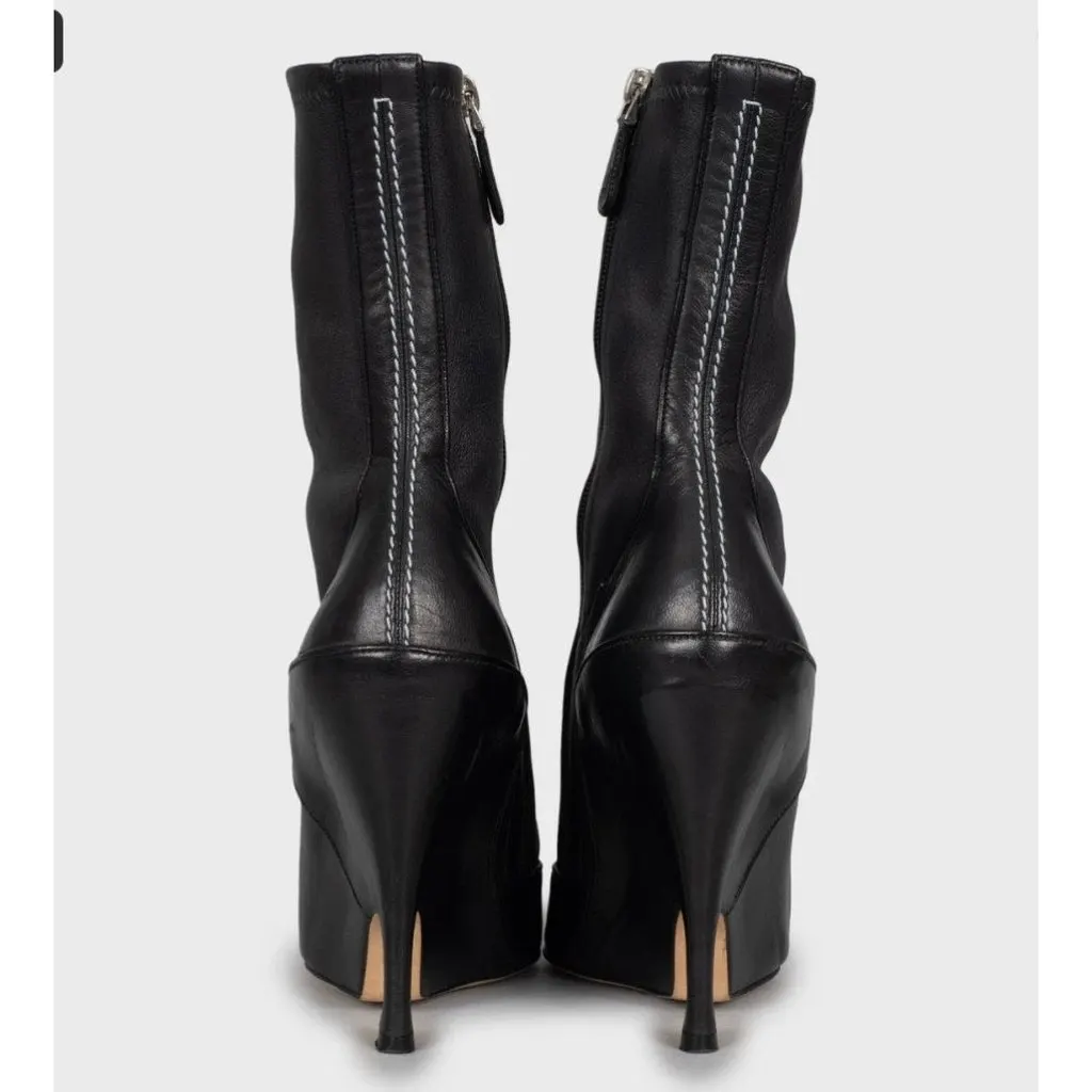 Dior Christian Dior Black Leather Pointed Ankle Boots - EU 39.5 Pre-owned Black Leather Good - Model View