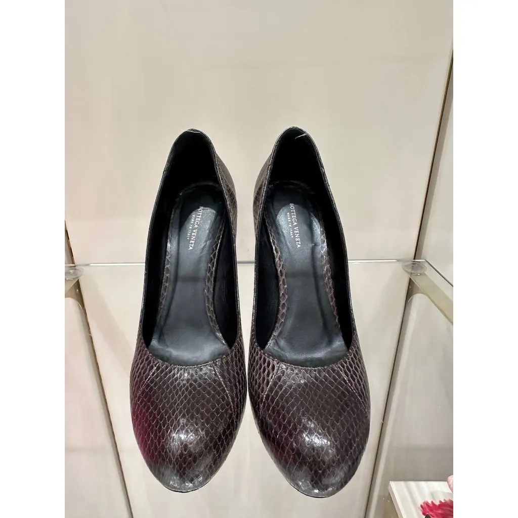 Bottega Veneta Brown Python Leather Round Toe Pumps Size 38 pre-owned Brown Leather Good - Back View