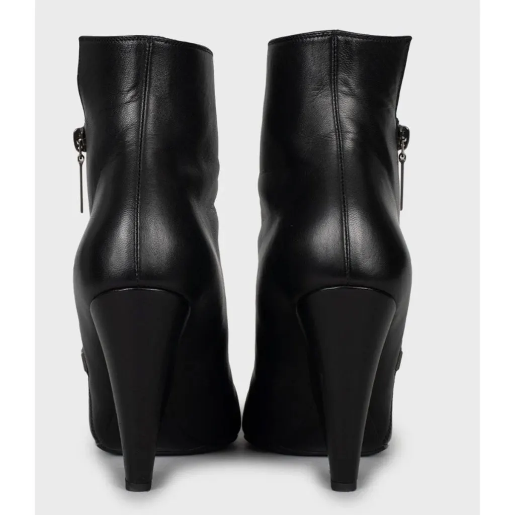 Saint Laurent Niki Leather Wedge Boots - Size 38.5 pre-owned Black Leather Good - Model View