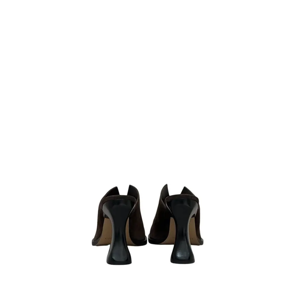 Bottega Veneta NWOB Bottega Veneta Cha-Cha Brown Suede Mules  Sz 39 pre-owned Brown Suede Never worn - Model View