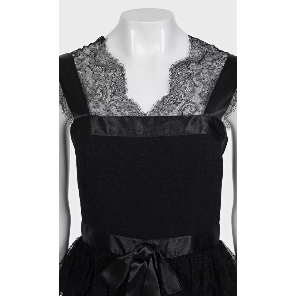 Oscar de la Renta Black Lace Fitted Dress - UK6/XS Pre-owned Black Lace Good - Model View