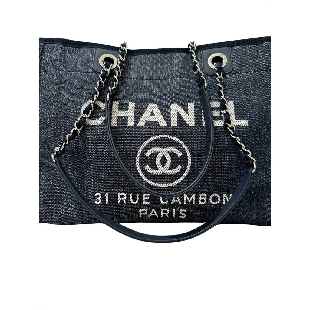 Chanel Deauville Large Denim Canvas Tote Bag Pre-owned Navy Denim Good - Model View