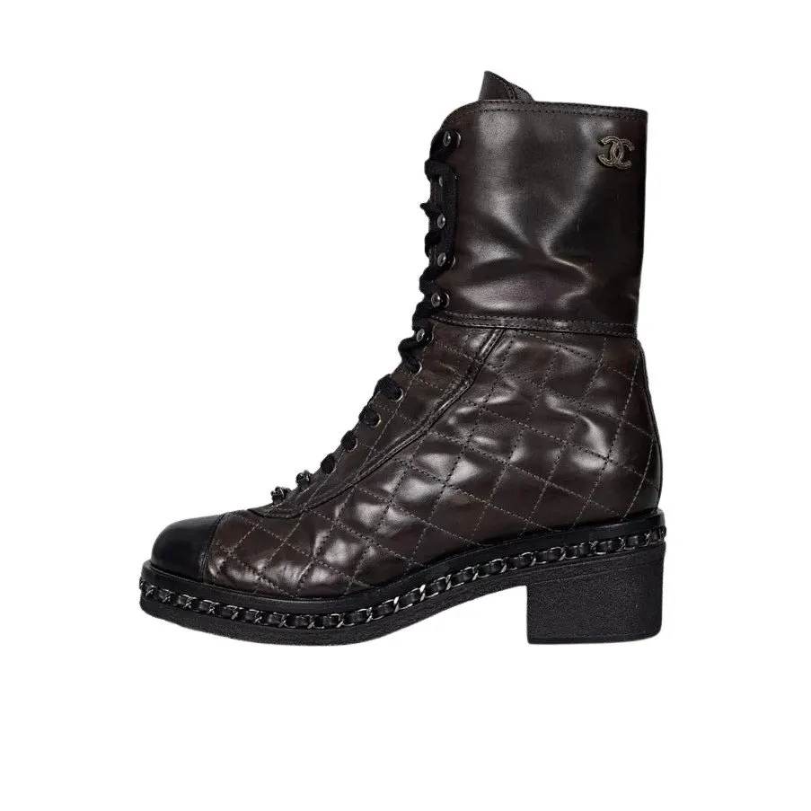 Chanel Brown Quilted Leather Lace-Up Boots - Size 8/38 Pre-owned Brown Leather Good - Front View