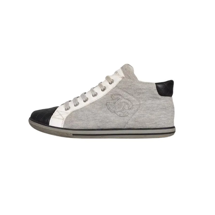 Chanel Grey Textile Leather Toe Sneakers EU 37 Pre-owned Grey Leather Good - Front View