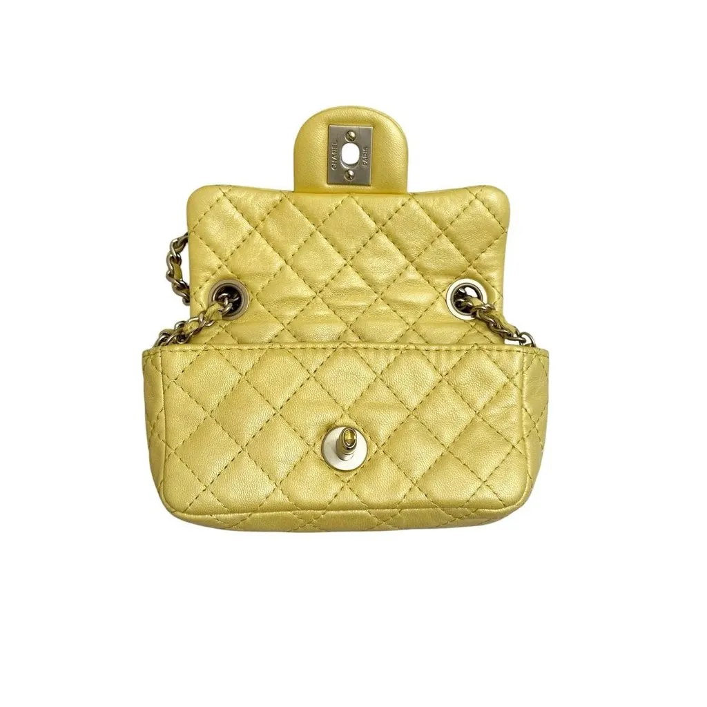 Chanel Iridescent Yellow Lambskin Extra Mini Jewel Flap Bag Pre-owned Yellow Leather Good - Model View