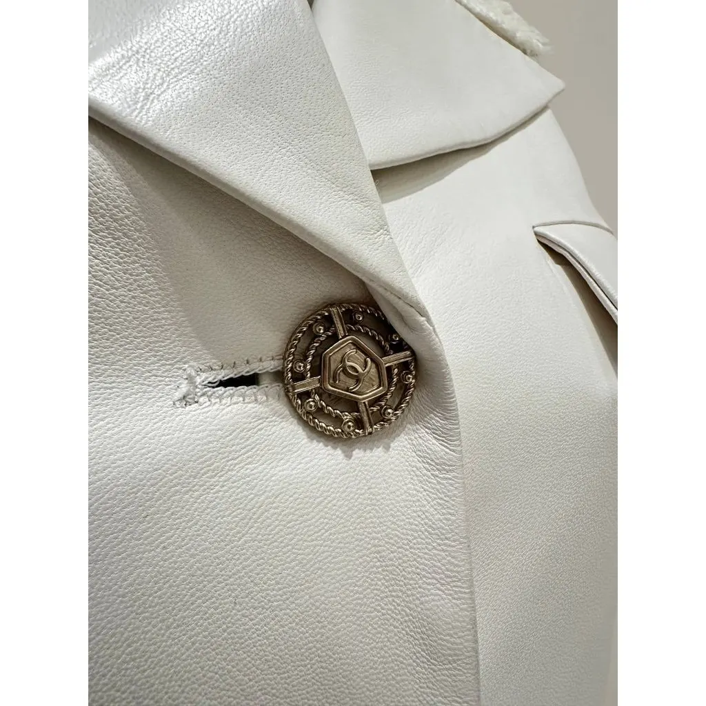 Chanel White Lamb Leather & Tweed Coat EU 34 Pre-owned White Leather Good - Box View