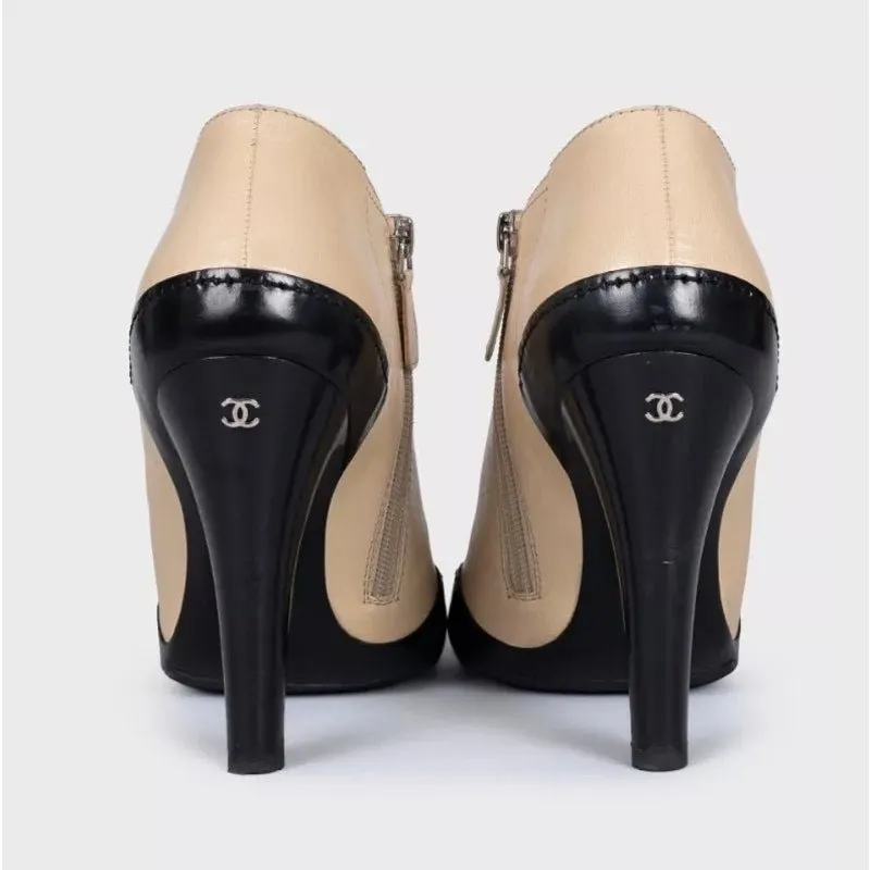 Chanel Beige Leather Open-Toe Ankle Booties - Size 40.5 pre-owned Beige Leather Good - Model View