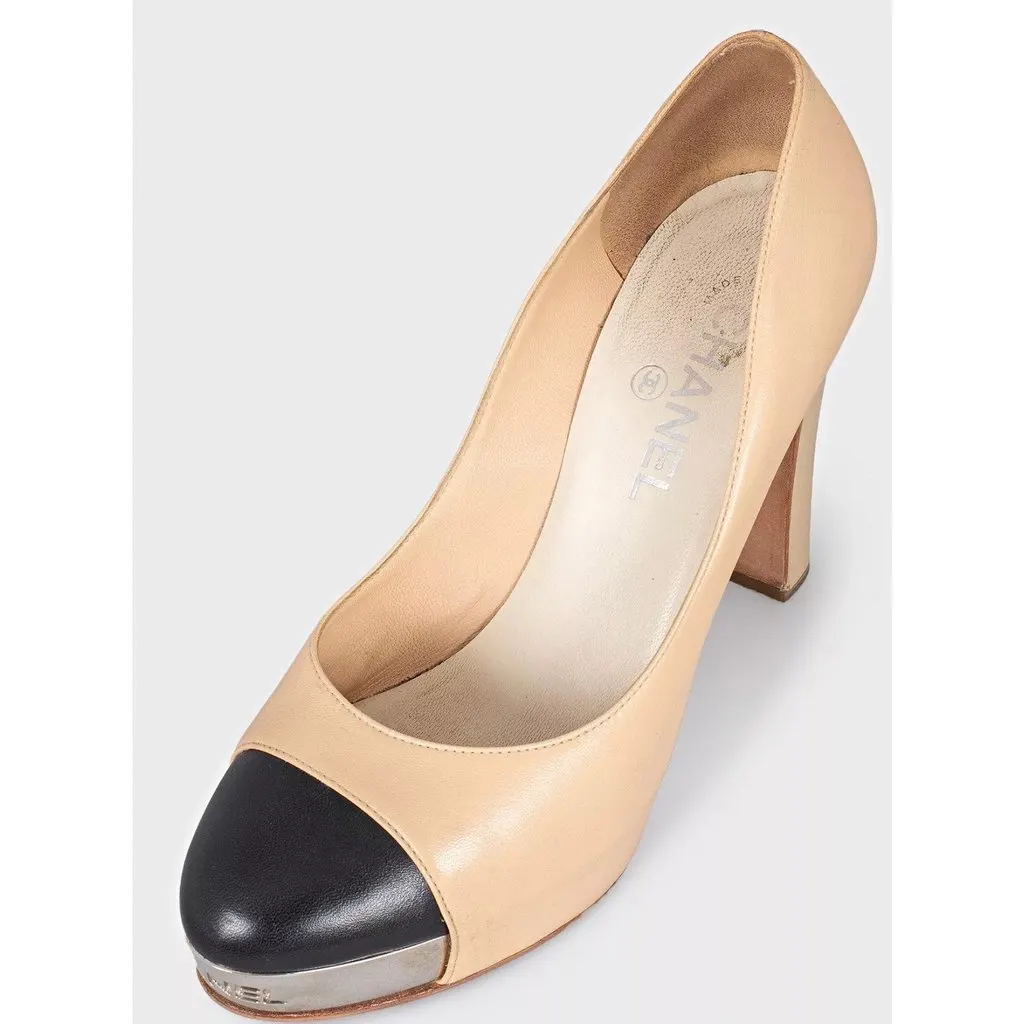 Chanel Beige Leather Block Heel Pumps - Size 39.5 Pre-owned Beige Leather Good - Inside View