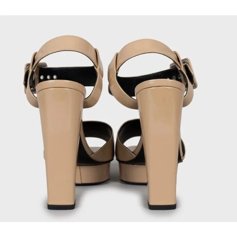 Hermès Hermès Beige Patent Leather Sandals Sz.37.5 pre-owned Beige Leather Good - Model View