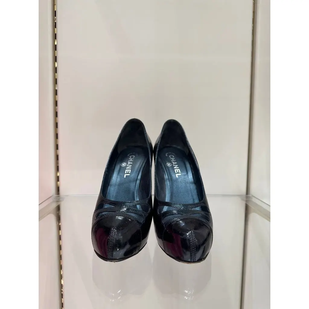 Chanel Chanel Patent Leather Pumps Size 39 Pre-owned Black Leather Good - Back View