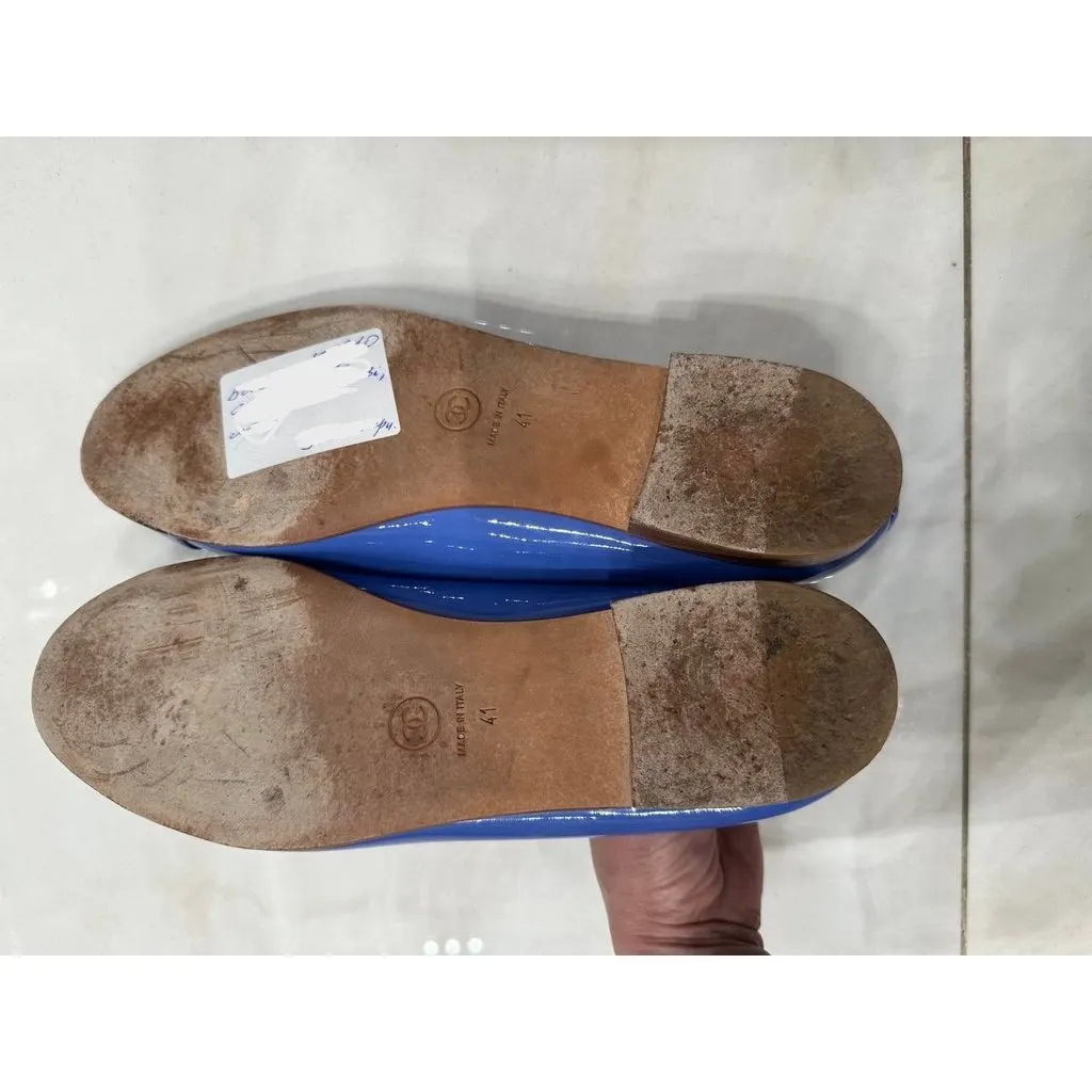 Chanel Blue Patent Leather CC Bow Ballet Flats Sz.41 pre-owned Blue Leather Good - Model View