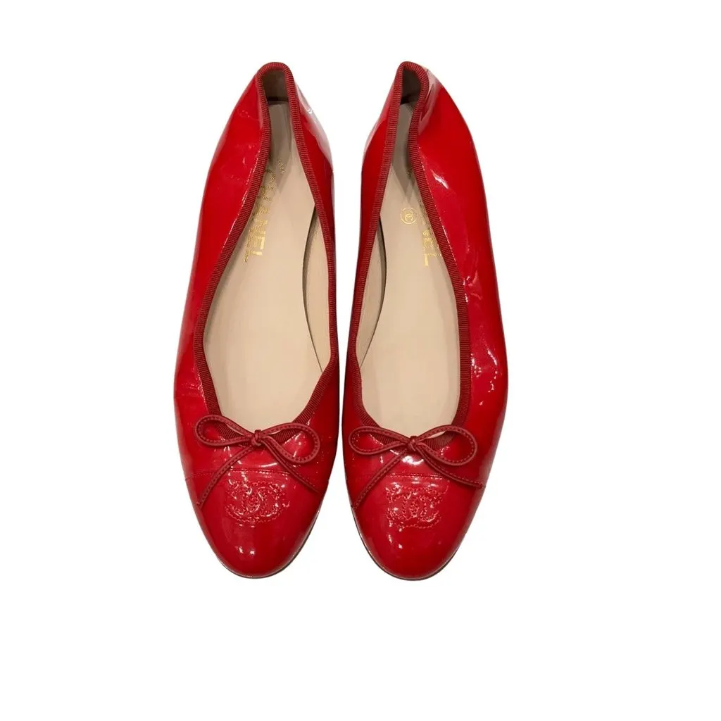 Chanel Red Patent Leather CC Bow Ballet Flats Size 41 EU pre-owned Red Leather Good - Front View