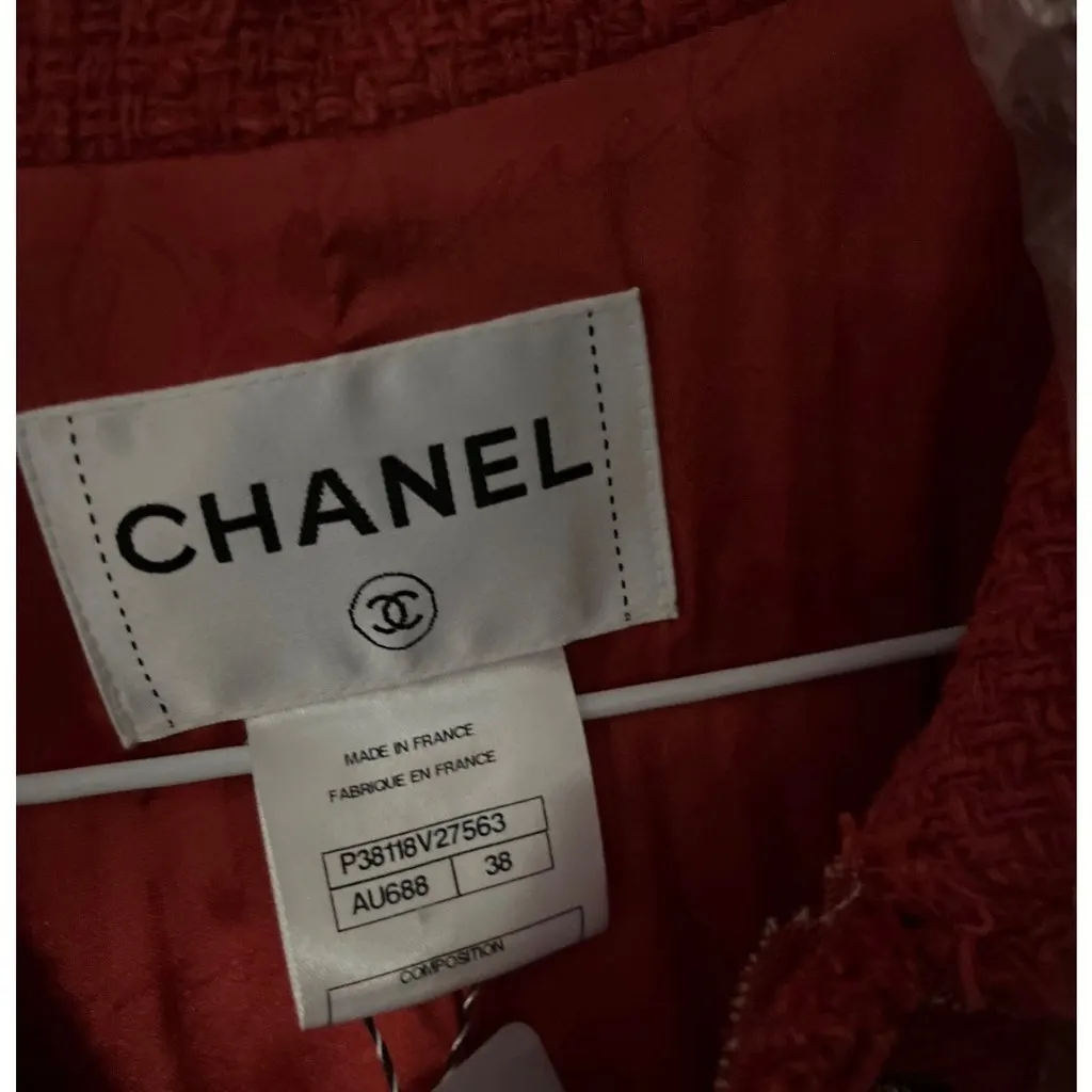 Chanel Spring 2010 Red Tweed Puffed Shoulders Jacket EU 36 pre-owned Red Tweed Good - Box View