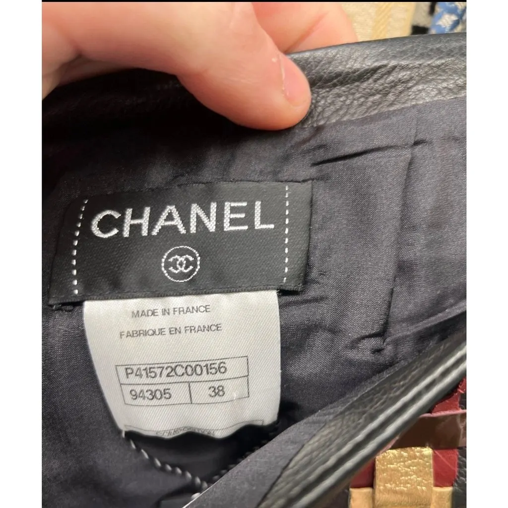 Chanel Black Sheepskin Leather Skirt - Size EU 36 / M Pre-owned Black Leather Good - Model View