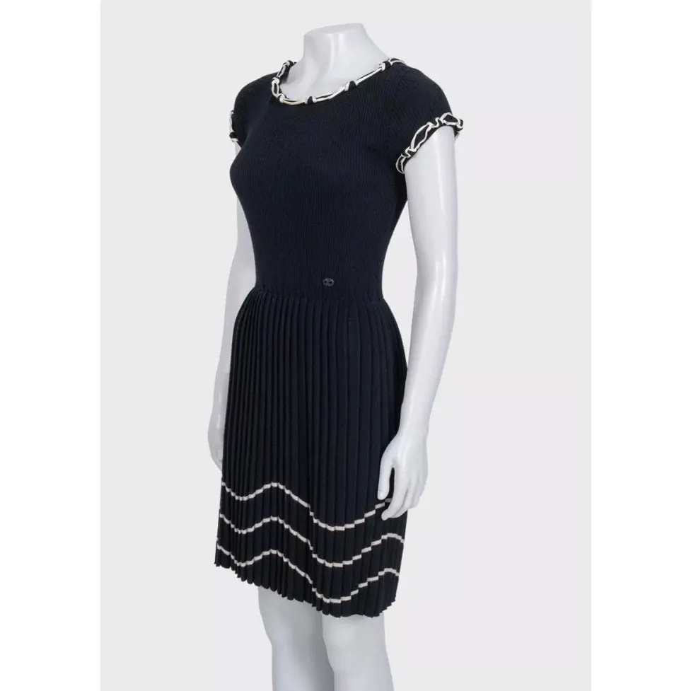 Chanel Fitted Wool Dress Black Fall 2007 Sz.36 Pre-owned Black Wool Good - Back View