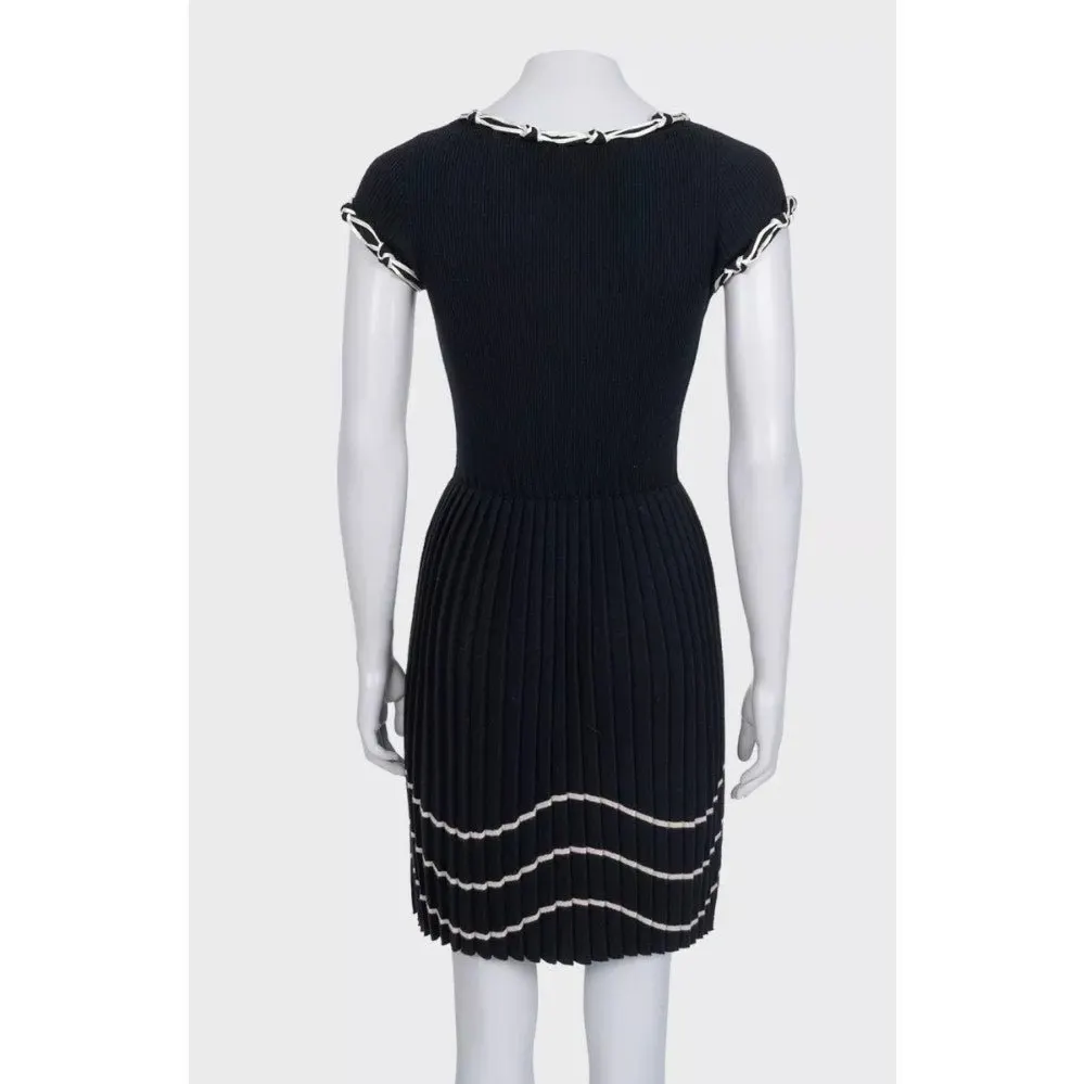 Chanel Fitted Wool Dress Black Fall 2007 Sz.36 Pre-owned Black Wool Good - Inside View
