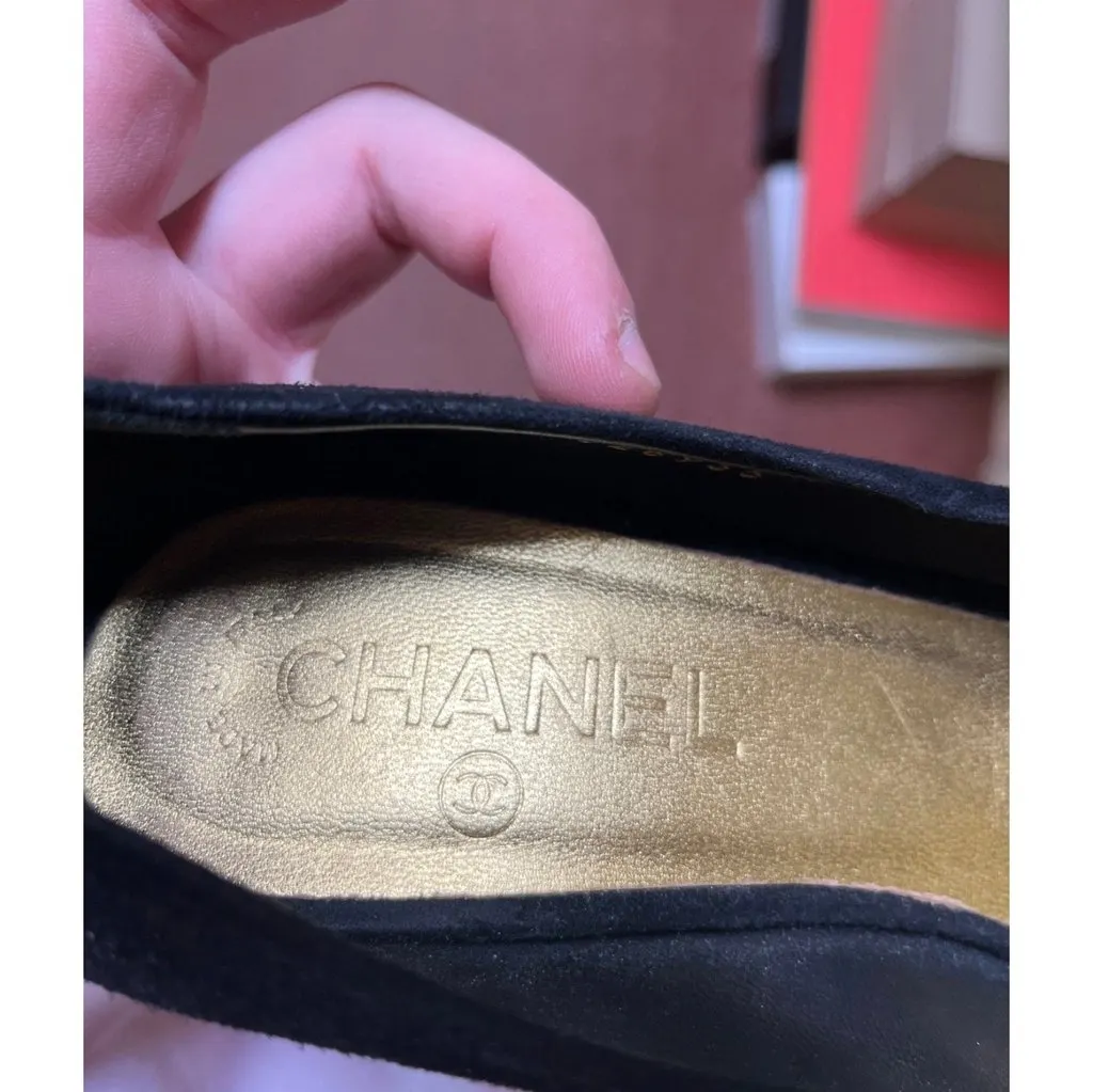 Chanel Black Suede Gold Accent Open Toe Pumps Sz 40 Pre-owned Black Suede Good - Box View