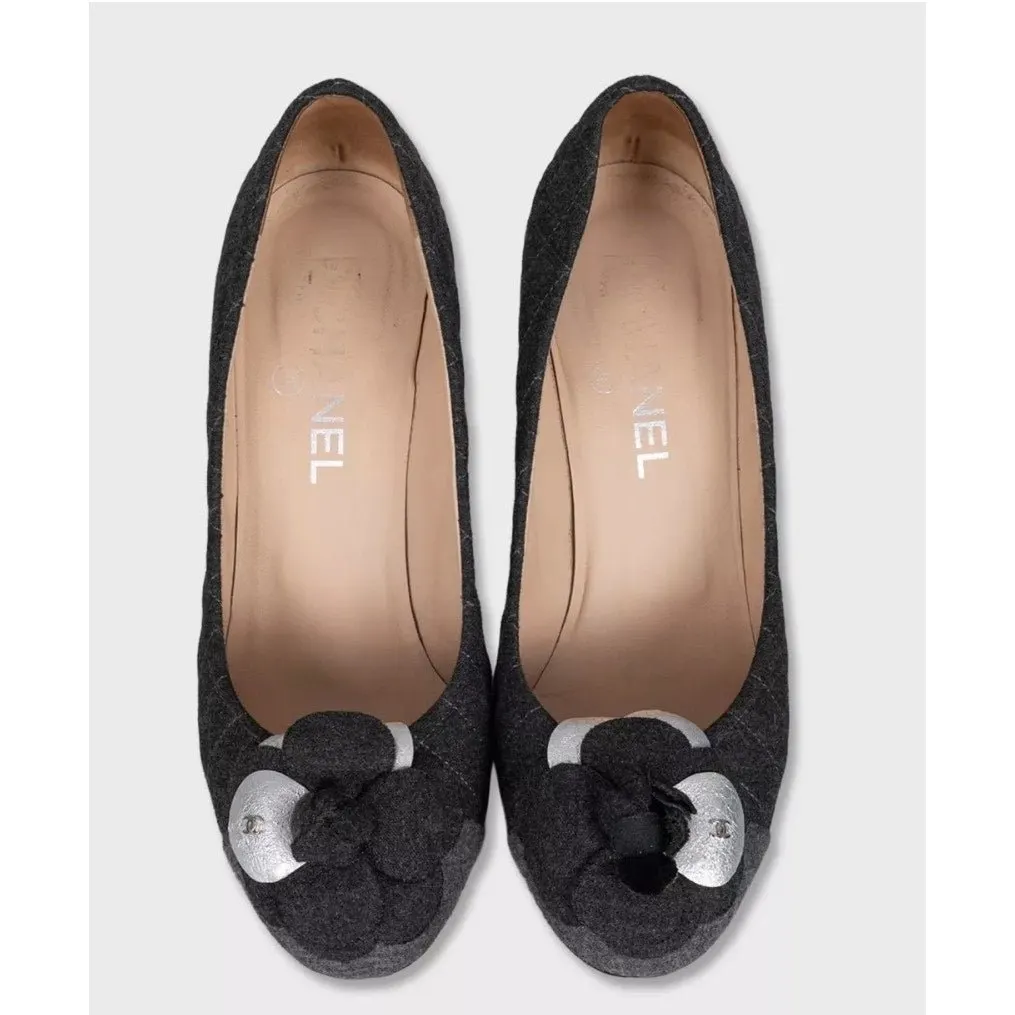 Chanel Gray Textile Rose Pumps Sz 38 pre-owned Grey Leather Good - Back View
