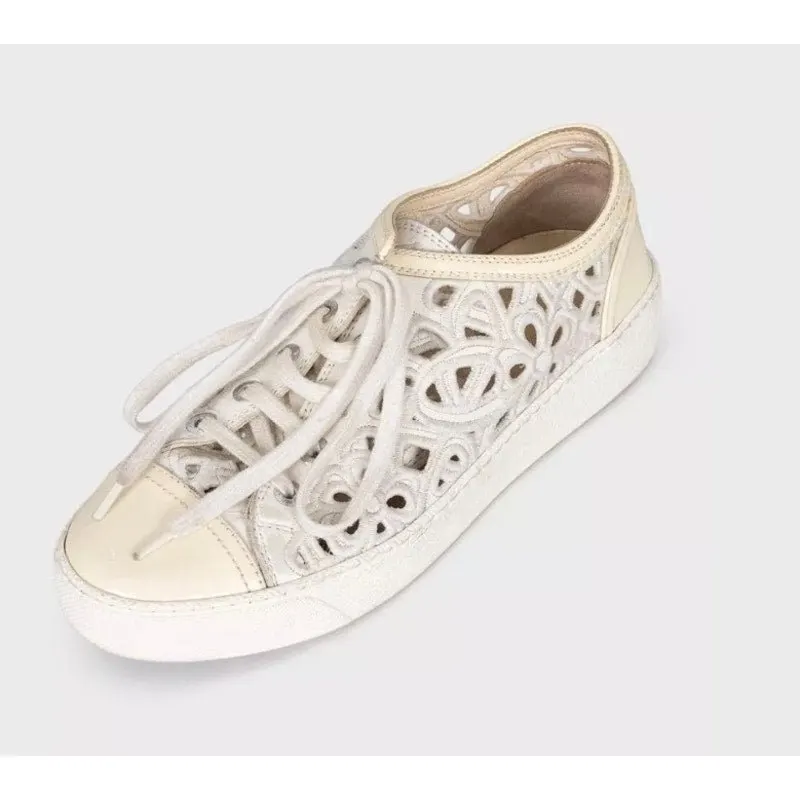 Chanel White Perforated Logo Low-Top Sneakers Sz. 35.5 pre-owned White Leather Good - Inside View