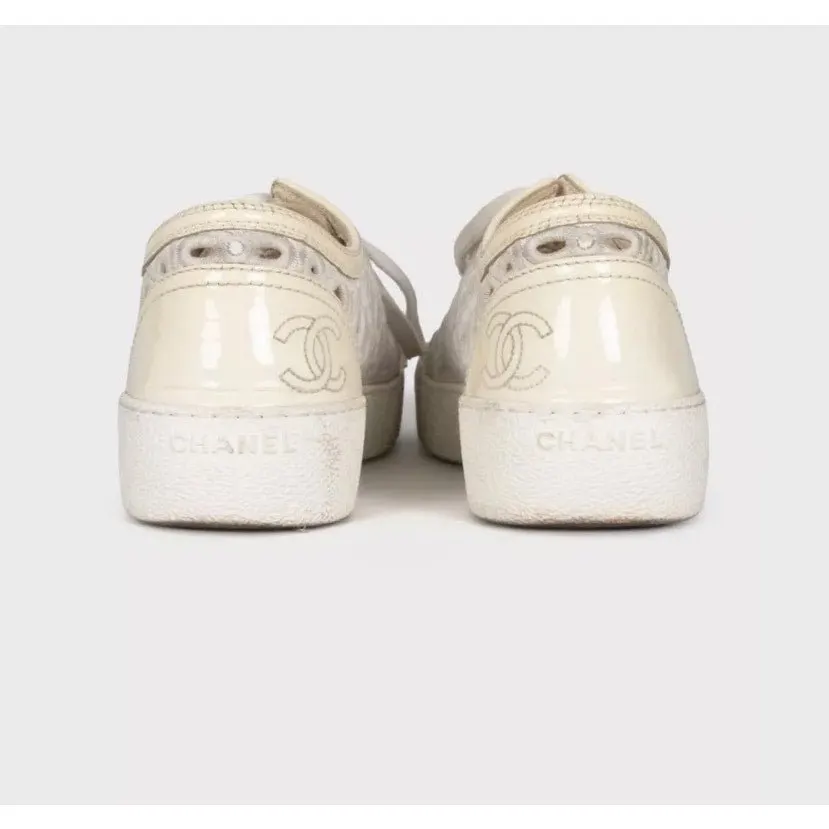 Chanel White Perforated Logo Low-Top Sneakers Sz. 35.5 pre-owned White Leather Good - Model View