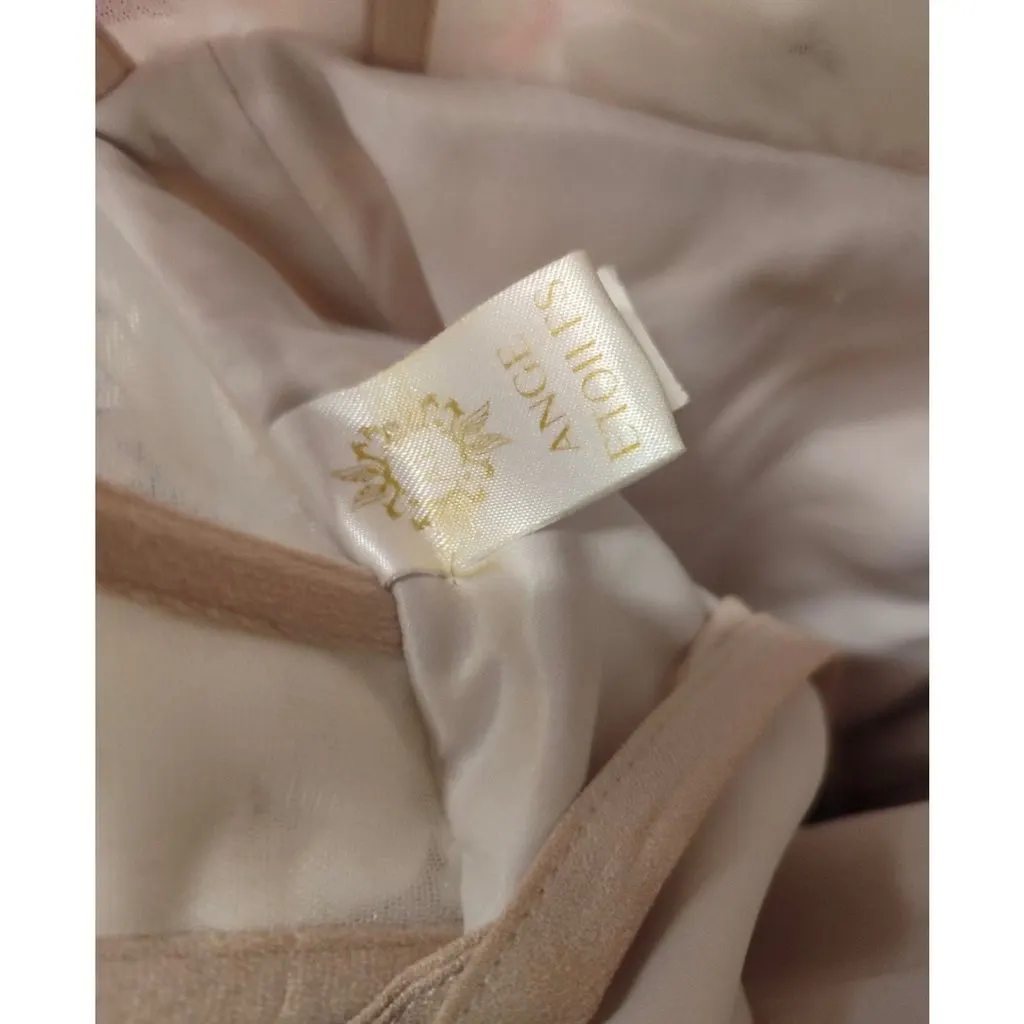 Unsigned Dell'Amore Zemfira Wedding Gown - Size S pre-owned Beige Good - Box View