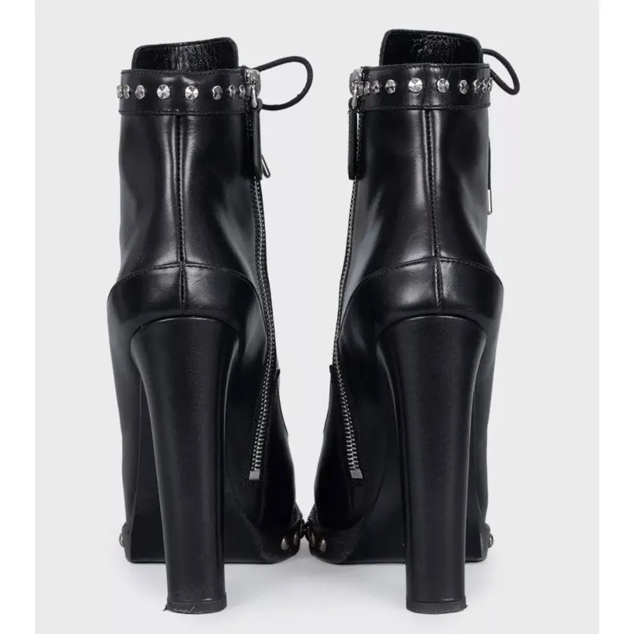 Alexander McQueen Black Leather Ankle Boots Sz.39 pre-owned Black Leather Good - Model View