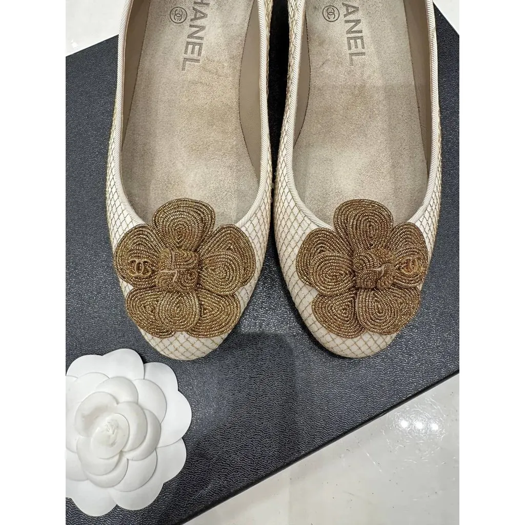 Chanel Metallic Gold Ballet Flats - Size 38 pre-owned Gold Good - Back View