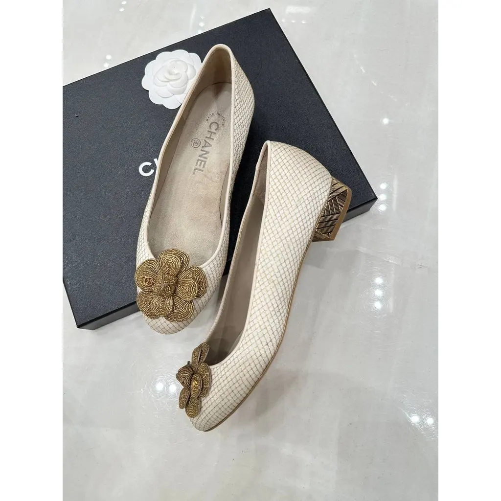 Chanel Metallic Gold Ballet Flats - Size 38 pre-owned Gold Good - Inside View