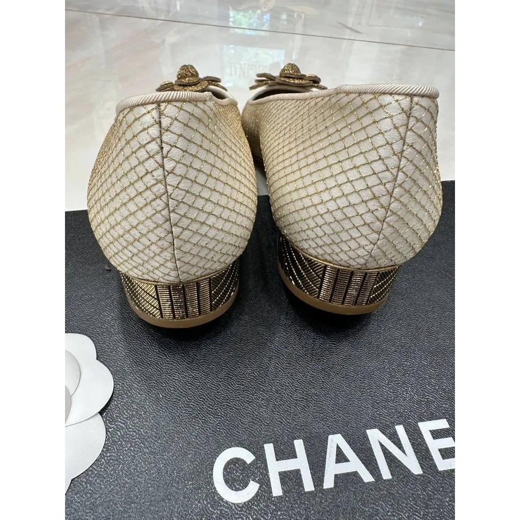 Chanel Metallic Gold Ballet Flats - Size 38 pre-owned Gold Good - Model View