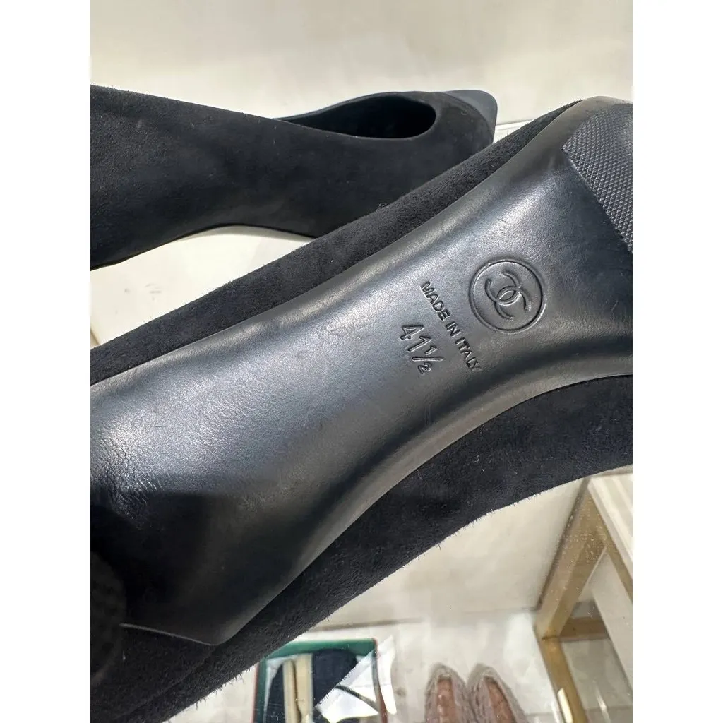 Chanel Black Suede Textile Pointed Toe Pumps 41 Pre-owned Black Suede Good - Model View