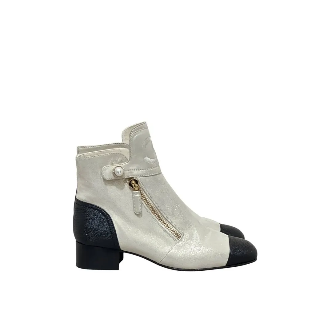 Chanel NWB Chanel Rare Cream, Black Gold PearlAnkle Boots Sz.40 Beige Leather Never worn - Back View