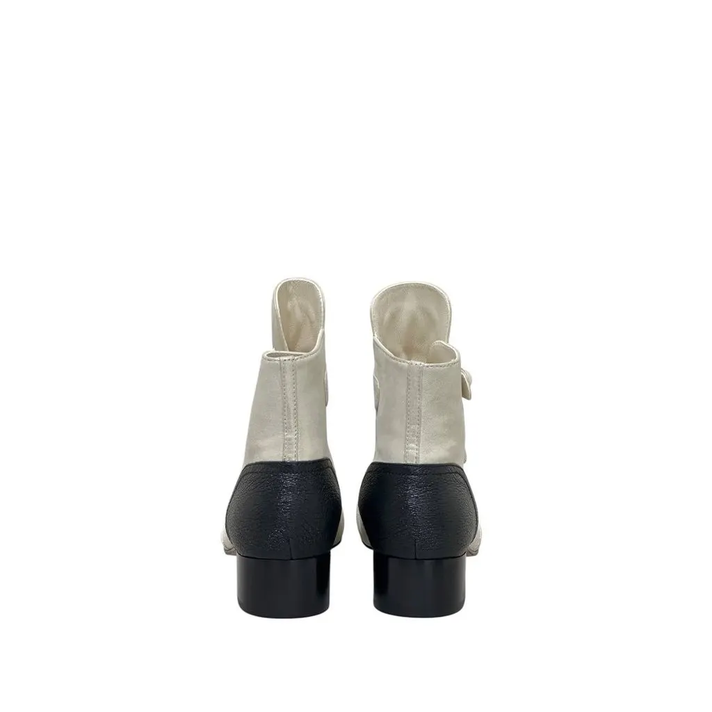 Chanel NWB Chanel Rare Cream, Black Gold PearlAnkle Boots Sz.40 Beige Leather Never worn - Box View