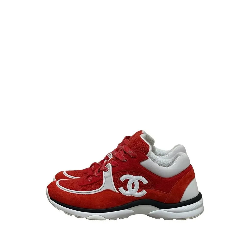 Chanel Chanel CC Logo Red Suede & Tweed Sneakers Size 39.5 Pre-owned Red Suede Good - Front View