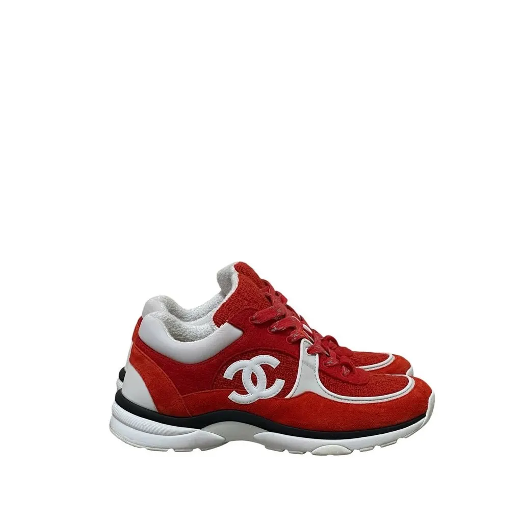 Chanel Chanel CC Logo Red Suede & Tweed Sneakers Size 39.5 Pre-owned Red Suede Good - Model View