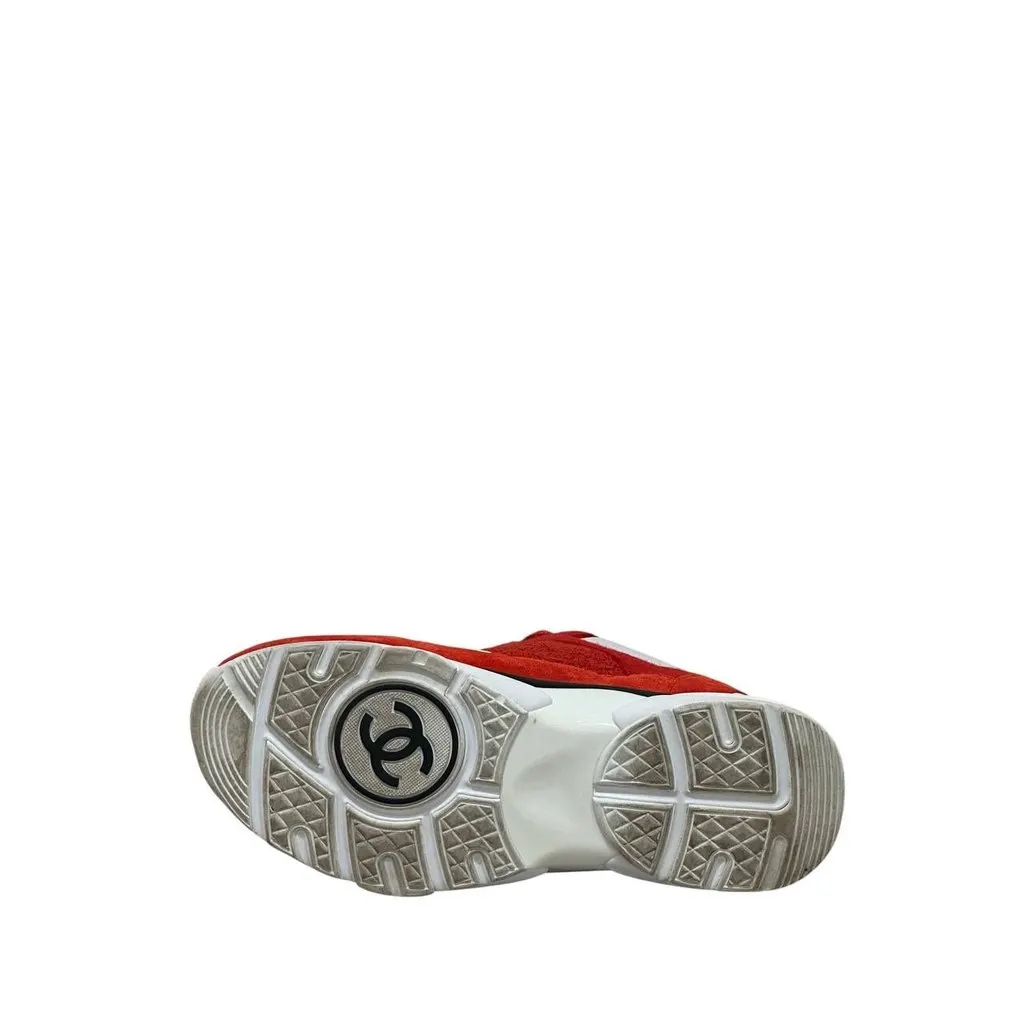 Chanel Chanel CC Logo Red Suede & Tweed Sneakers Size 39.5 Pre-owned Red Suede Good - Box View