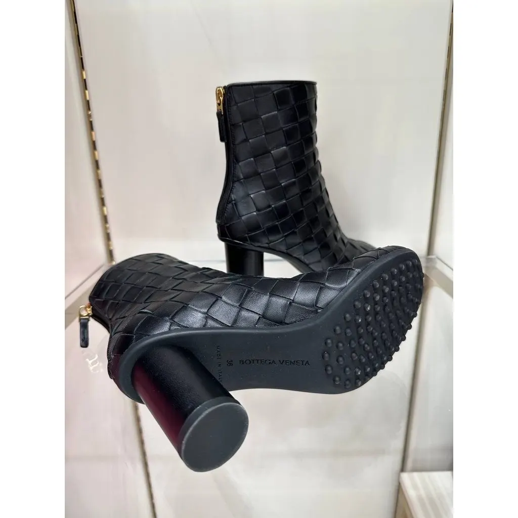 Bottega Veneta Intrecciato Black Leather Ankle Boots Sz.36 Pre-owned Black Leather Good - Model View